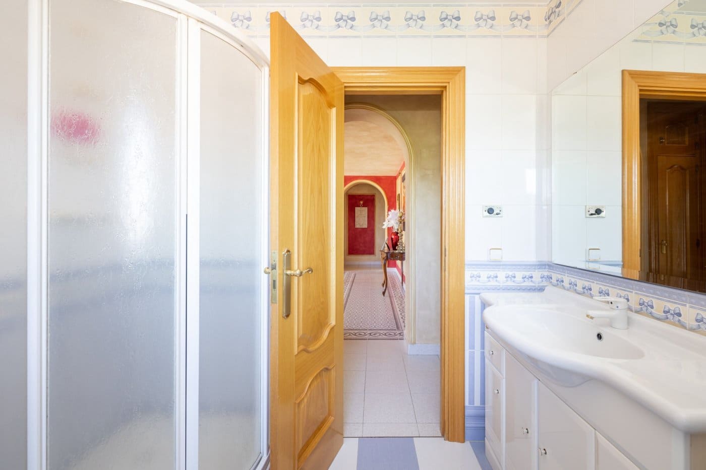 6 soveværelse Villa til salg i Gojar med swimmingpool garage - € 699.900 (Ref: 9400883)