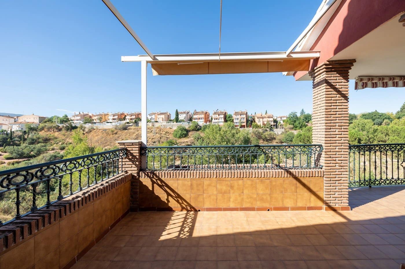 6 soveværelse Villa til salg i Gojar med swimmingpool garage - € 699.900 (Ref: 9400883)