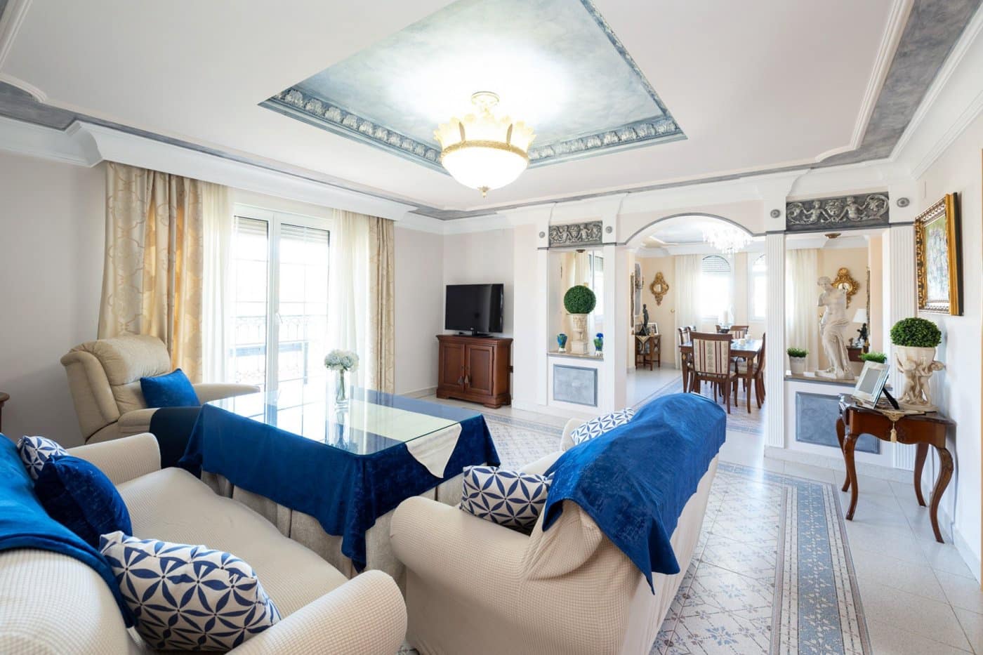 6 soveværelse Villa til salg i Gojar med swimmingpool garage - € 699.900 (Ref: 9400883)