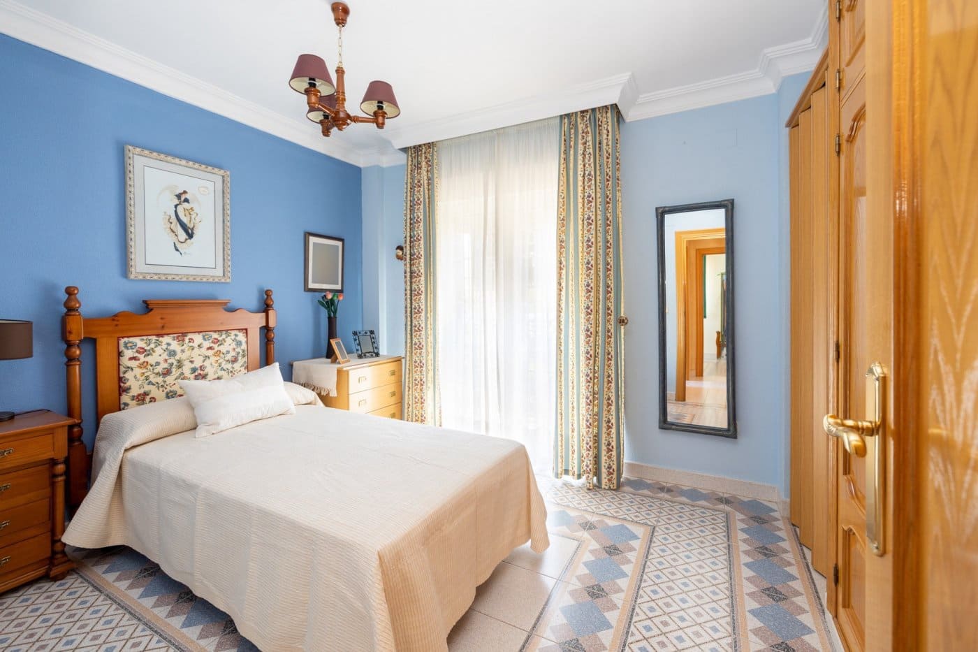 6 soveværelse Villa til salg i Gojar med swimmingpool garage - € 699.900 (Ref: 9400883)