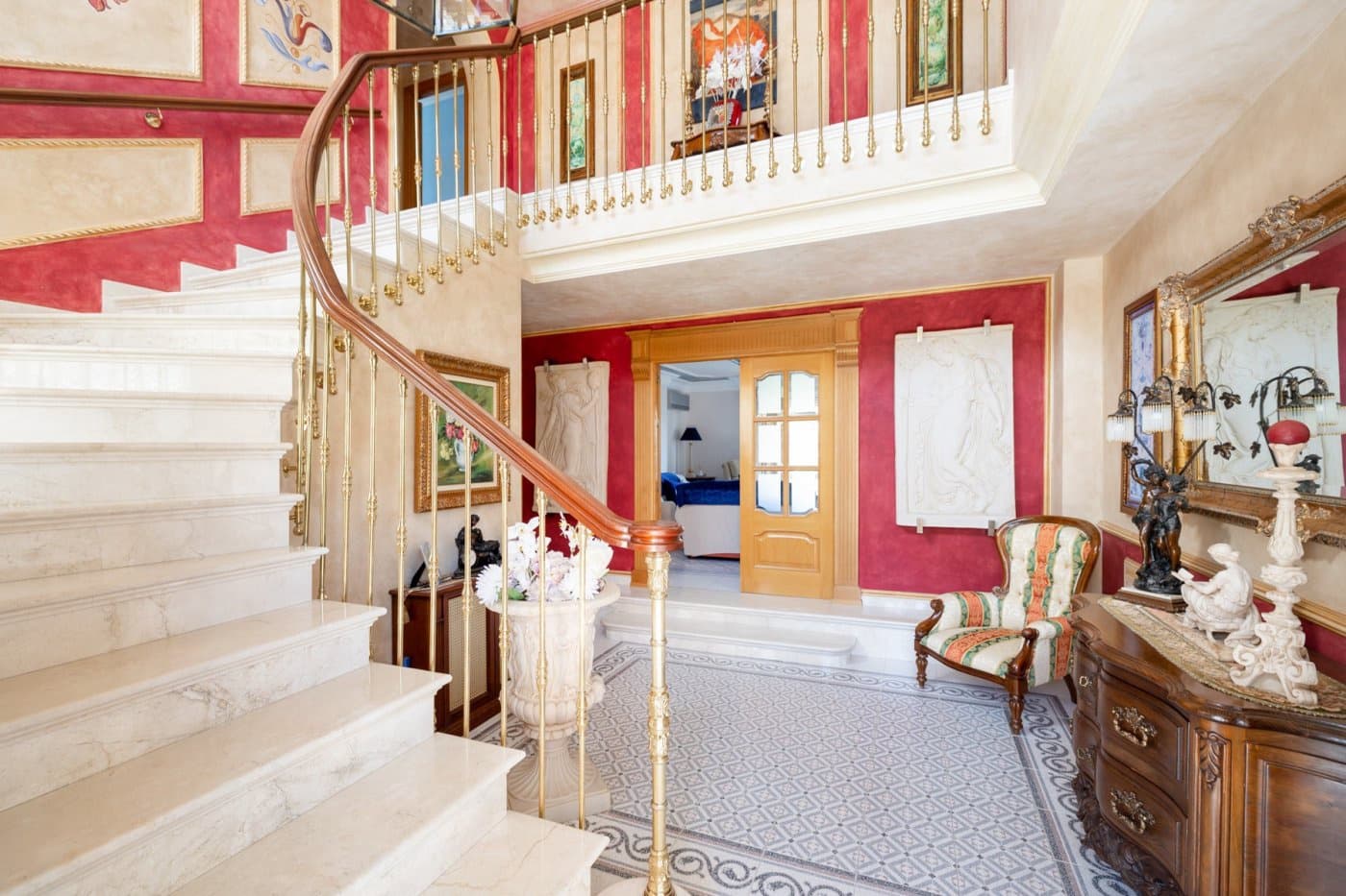 6 soveværelse Villa til salg i Gojar med swimmingpool garage - € 699.900 (Ref: 9400883)