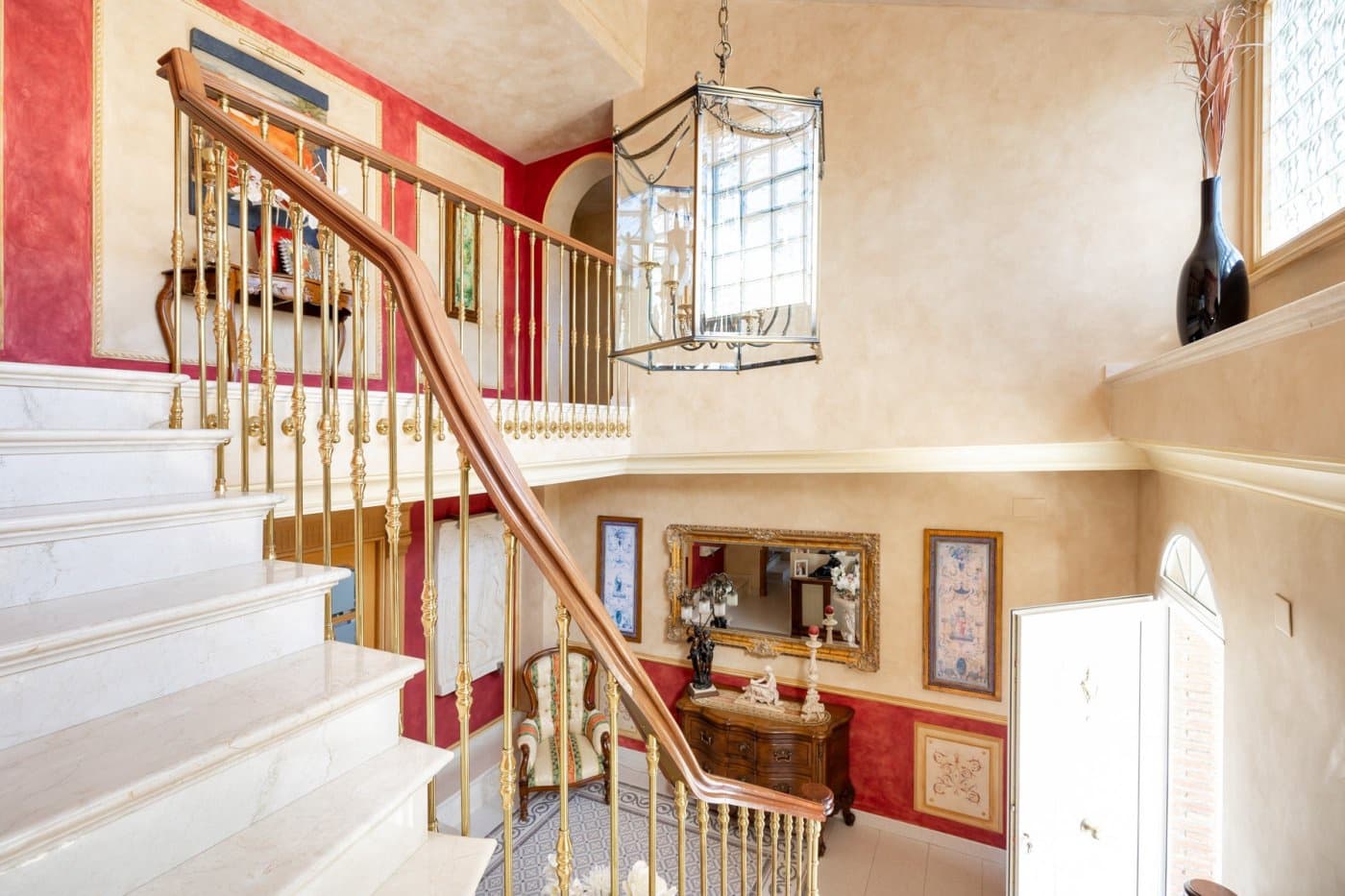 6 soveværelse Villa til salg i Gojar med swimmingpool garage - € 699.900 (Ref: 9400883)