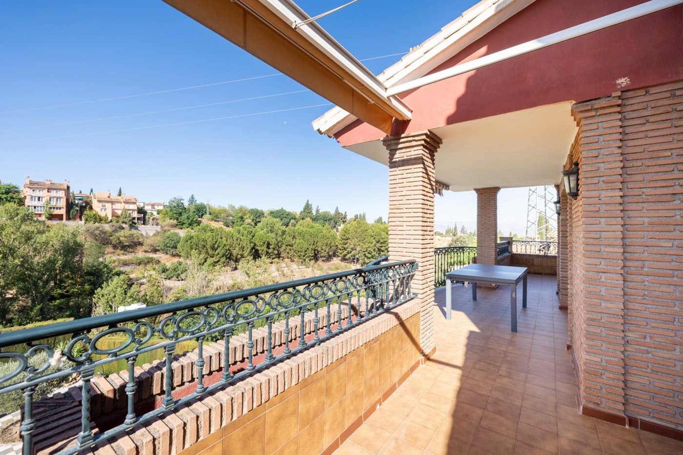 6 soveværelse Villa til salg i Gojar med swimmingpool garage - € 699.900 (Ref: 9400883)