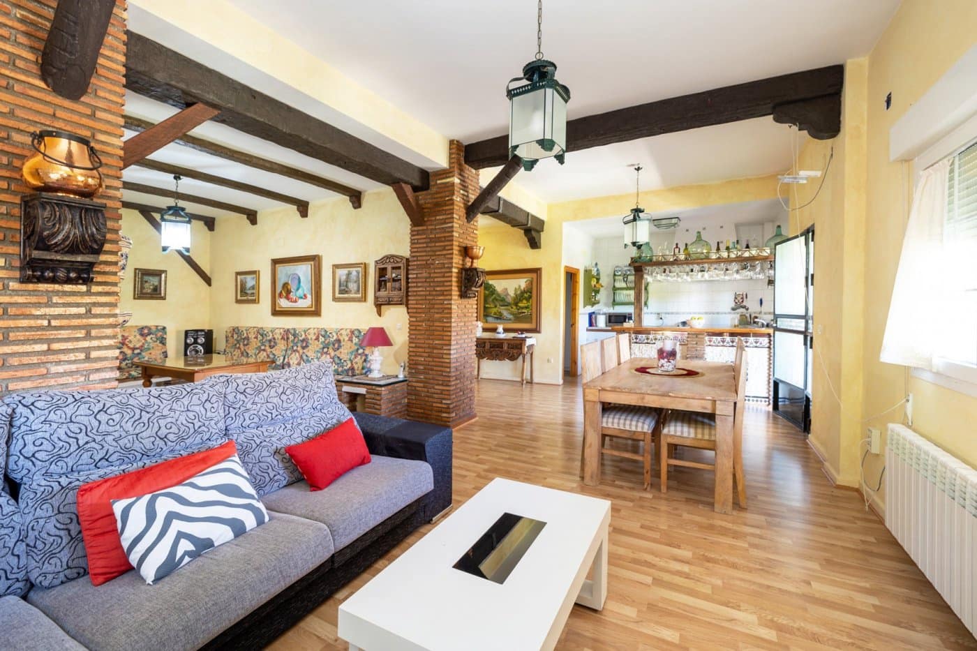 6 soveværelse Villa til salg i Gojar med swimmingpool garage - € 699.900 (Ref: 9400883)