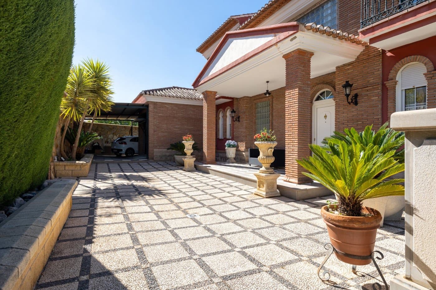 6 soveværelse Villa til salg i Gojar med swimmingpool garage - € 699.900 (Ref: 9400883)