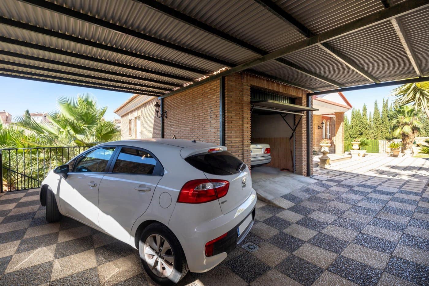 6 soveværelse Villa til salg i Gojar med swimmingpool garage - € 699.900 (Ref: 9400883)