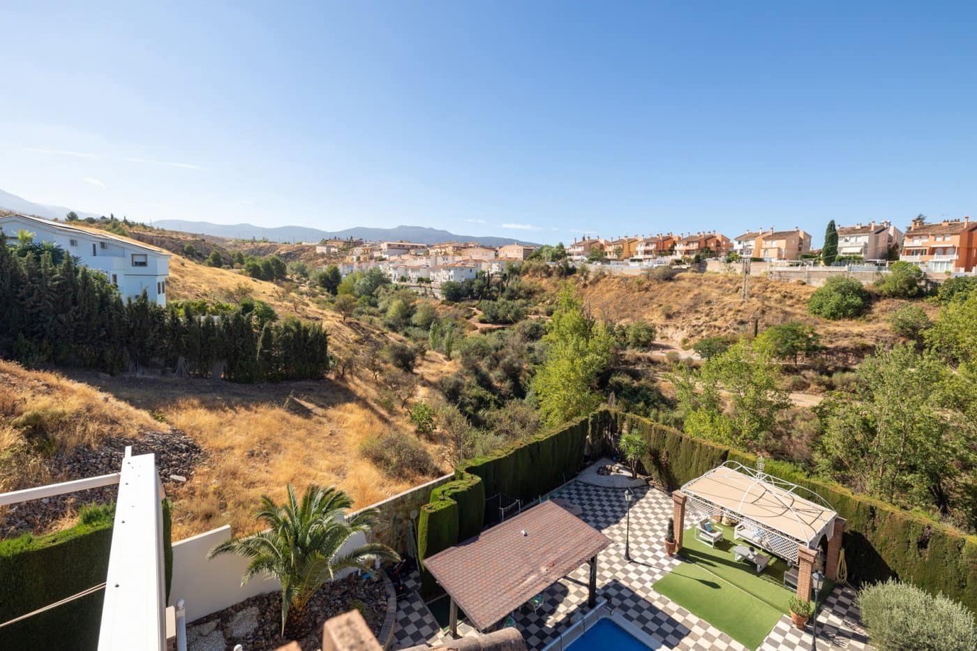 6 soveværelse Villa til salg i Gojar med swimmingpool garage - € 699.900 (Ref: 9400883)