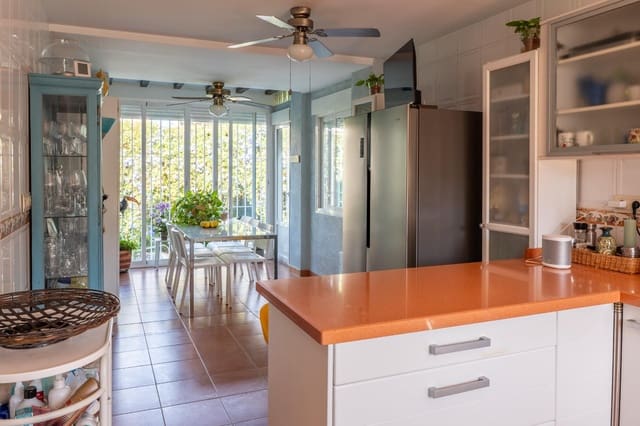 4 soverom Kjedet enebolig til salgs i Huétor Vega med svømmebasseng - € 395 000 (Ref: 9406795)