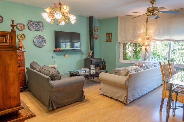 4 soverom Kjedet enebolig til salgs i Huétor Vega med svømmebasseng - € 395 000 (Ref: 9406795)