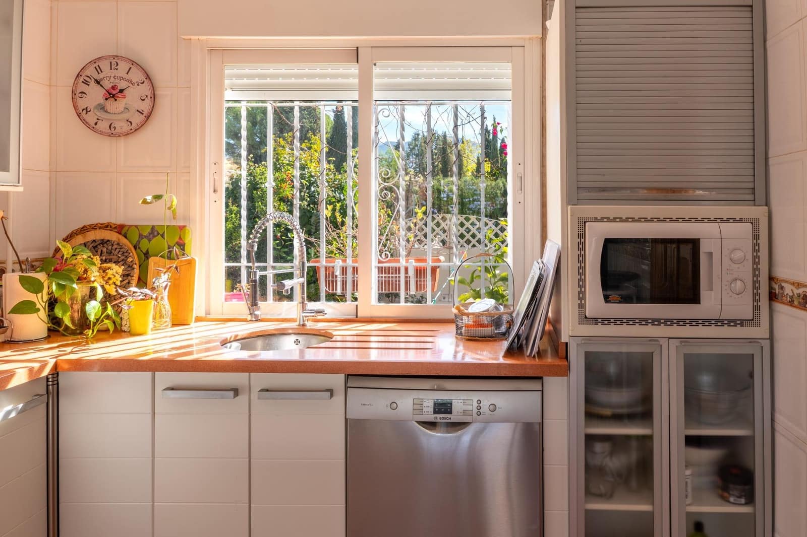 4 soverom Kjedet enebolig til salgs i Huetor Vega med svømmebasseng - € 395 000 (Ref: 9406795)