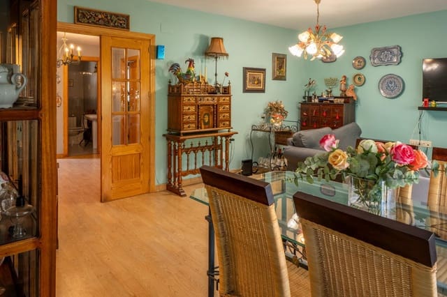 4 soverom Kjedet enebolig til salgs i Huétor Vega med svømmebasseng - € 395 000 (Ref: 9406795)