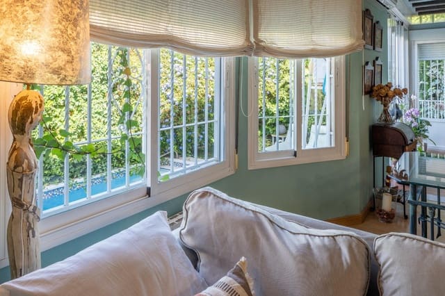 4 soverom Kjedet enebolig til salgs i Huétor Vega med svømmebasseng - € 395 000 (Ref: 9406795)