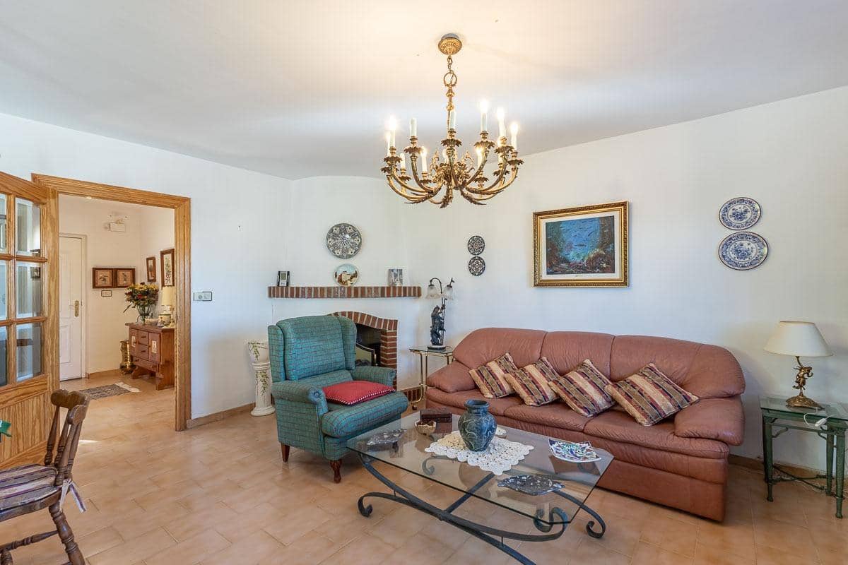 4 bedroom Villa for sale in Gojar with pool garage - € 430,000 (Ref: 9410937)