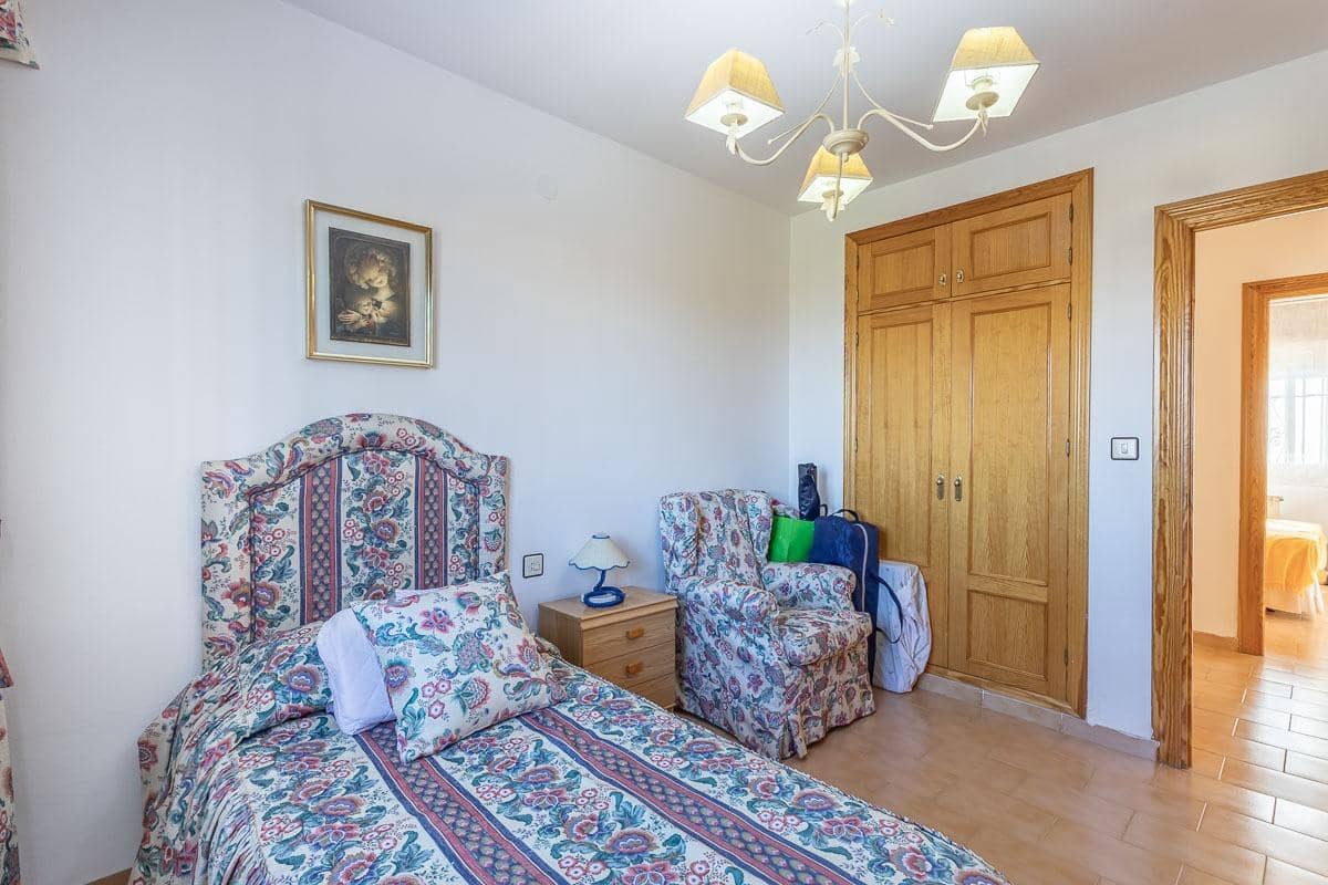 4 bedroom Villa for sale in Gojar with pool garage - € 430,000 (Ref: 9410937)