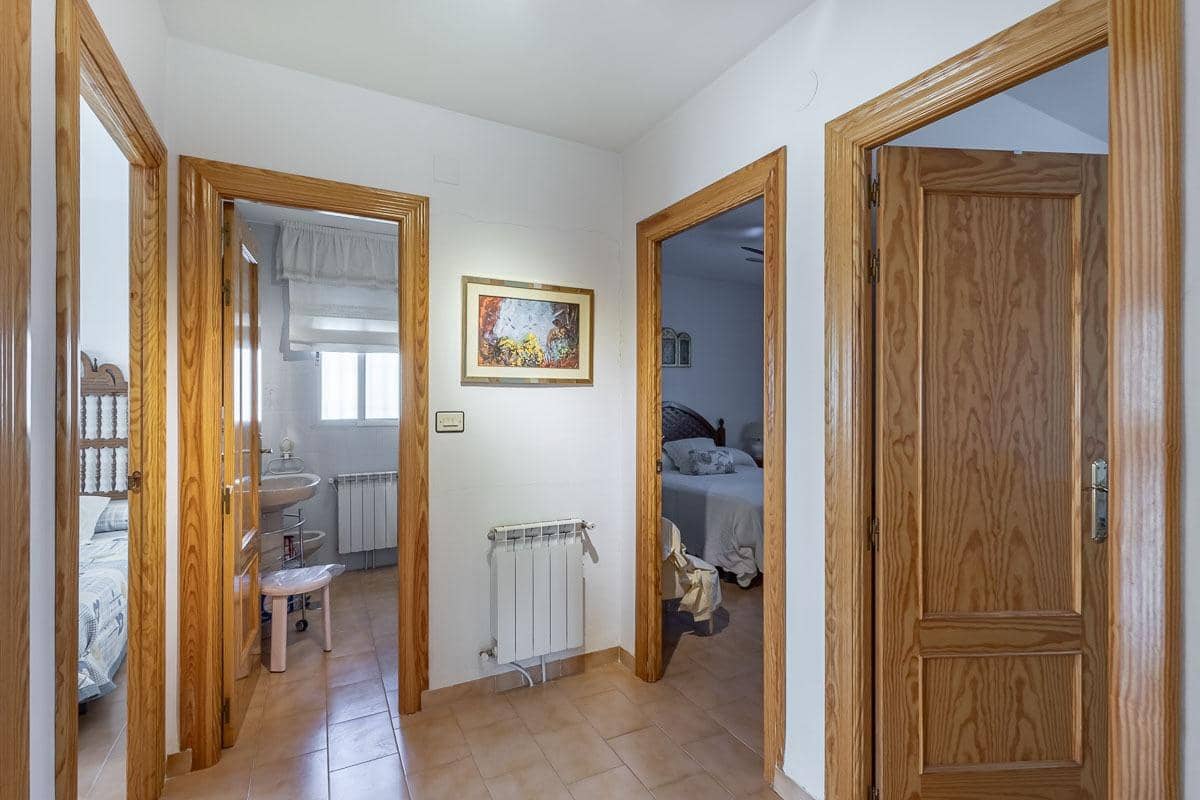 4 bedroom Villa for sale in Gojar with pool garage - € 430,000 (Ref: 9410937)