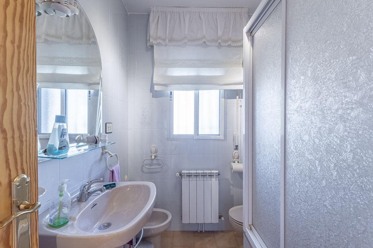 4 bedroom Villa for sale in Gojar with pool garage - € 430,000 (Ref: 9410937)