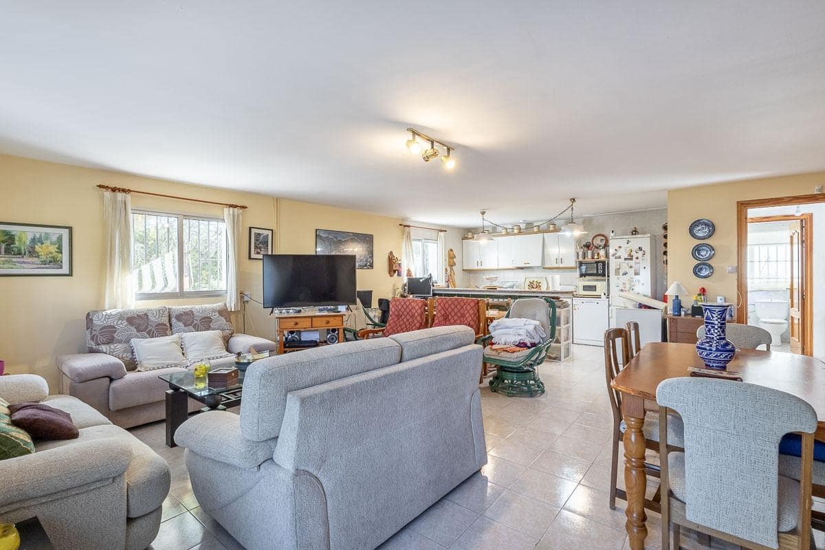 4 bedroom Villa for sale in Gojar with pool garage - € 430,000 (Ref: 9410937)