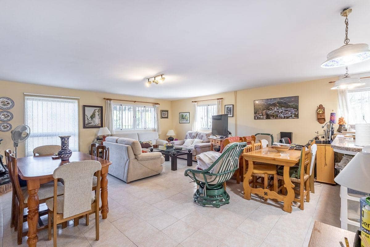 4 bedroom Villa for sale in Gojar with pool garage - € 430,000 (Ref: 9410937)