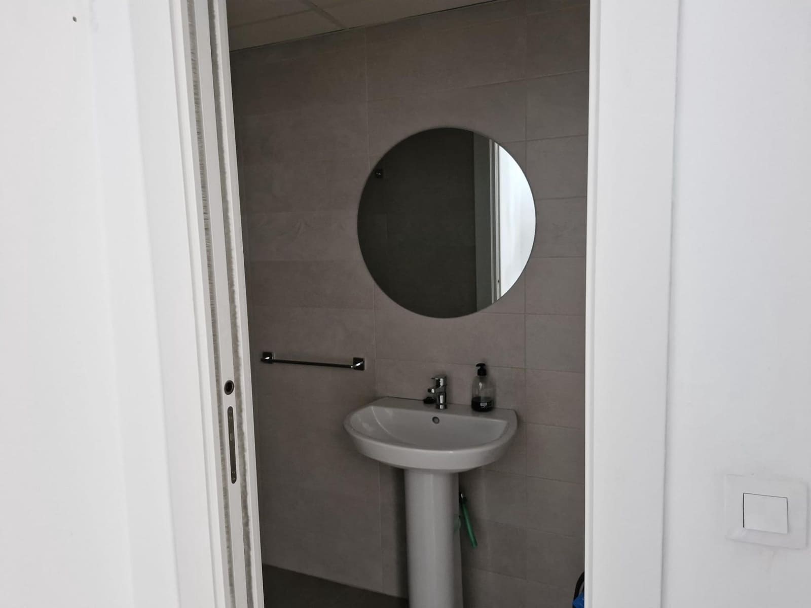 Commercial for rent in Granada city - € 550 (Ref: 9410938)