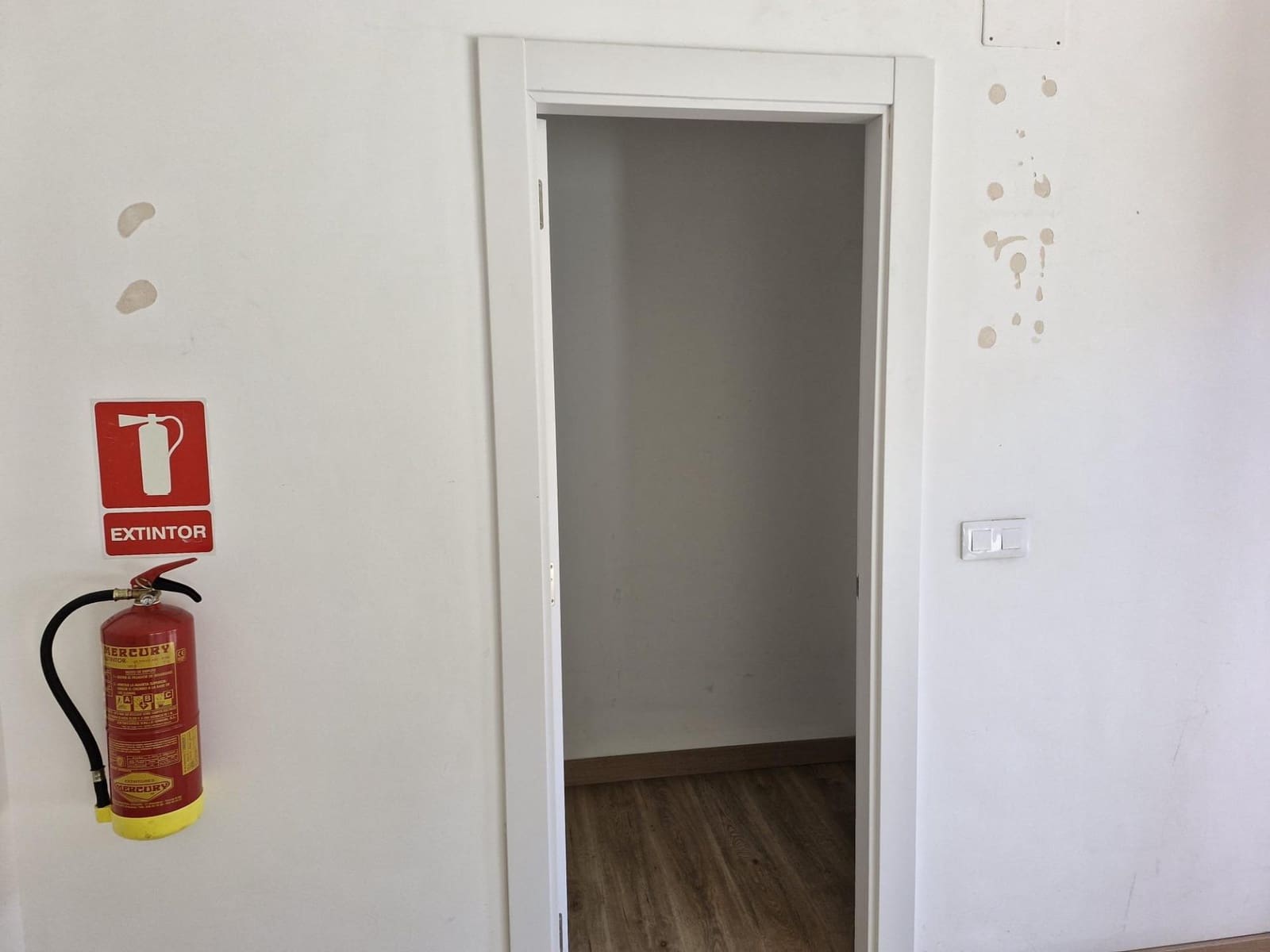 Commercial for rent in Granada city - € 550 (Ref: 9410938)