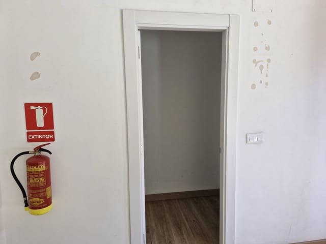Comercial para arrendar em Zaidin, Granada cidade - 550 € (Ref: 9410938)