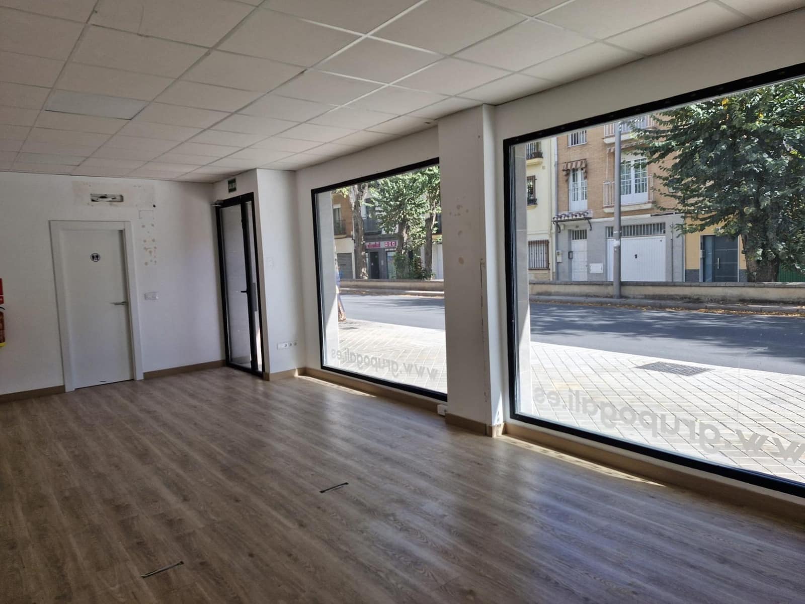 Commercial for rent in Granada city - € 550 (Ref: 9410938)