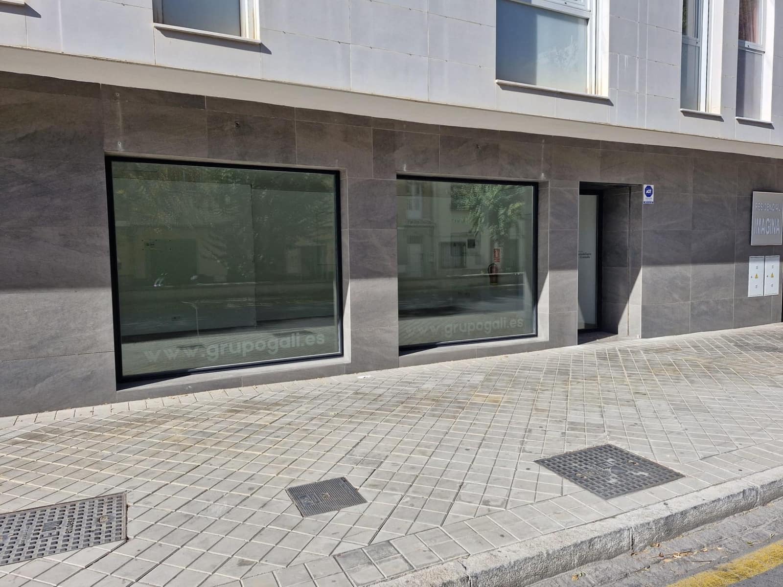 Commercial for rent in Granada city - € 550 (Ref: 9410938)