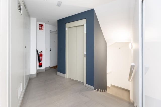 4 soveværelse Lejlighed til salg i Granada by med garage - € 590.000 (Ref: 9414062)