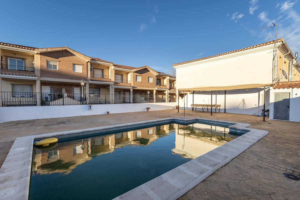 3 makuuhuone Rivitalo myytävänä paikassa Ventas de Huelma mukana uima-altaan 
autotalli - 169 000 € (Ref: 9415889)