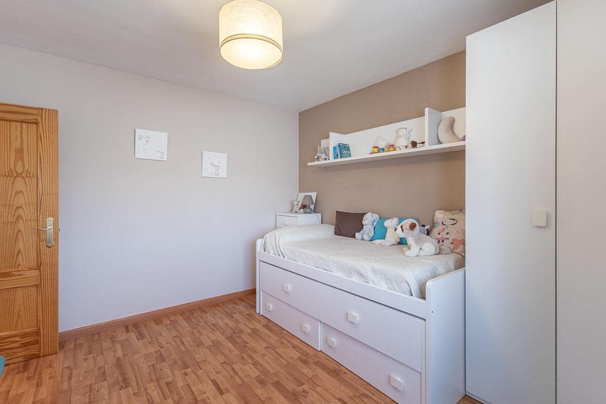 3 makuuhuone Rivitalo myytävänä paikassa Ventas de Huelma mukana uima-altaan 
autotalli - 169 000 € (Ref: 9415889)