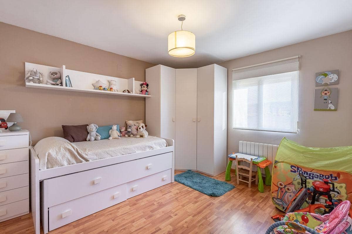 3 makuuhuone Rivitalo myytävänä paikassa Ventas de Huelma mukana uima-altaan 
autotalli - 169 000 € (Ref: 9415889)