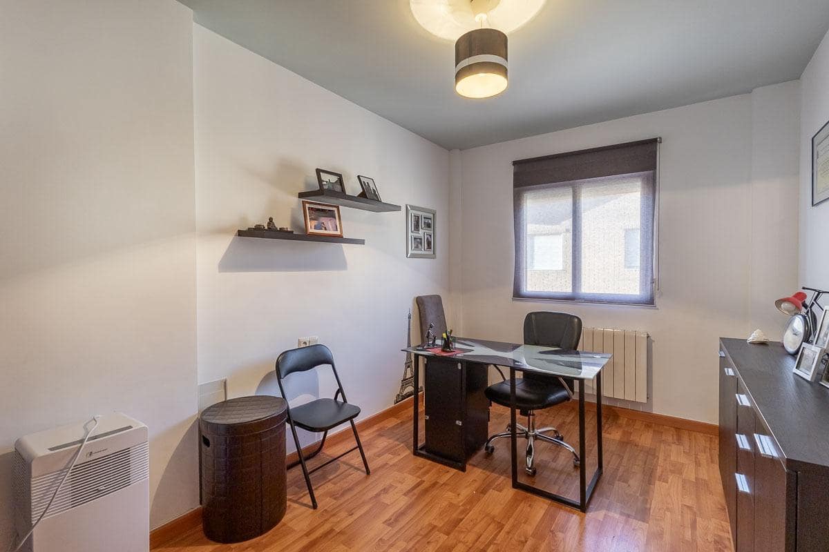 3 makuuhuone Rivitalo myytävänä paikassa Ventas de Huelma mukana uima-altaan 
autotalli - 169 000 € (Ref: 9415889)