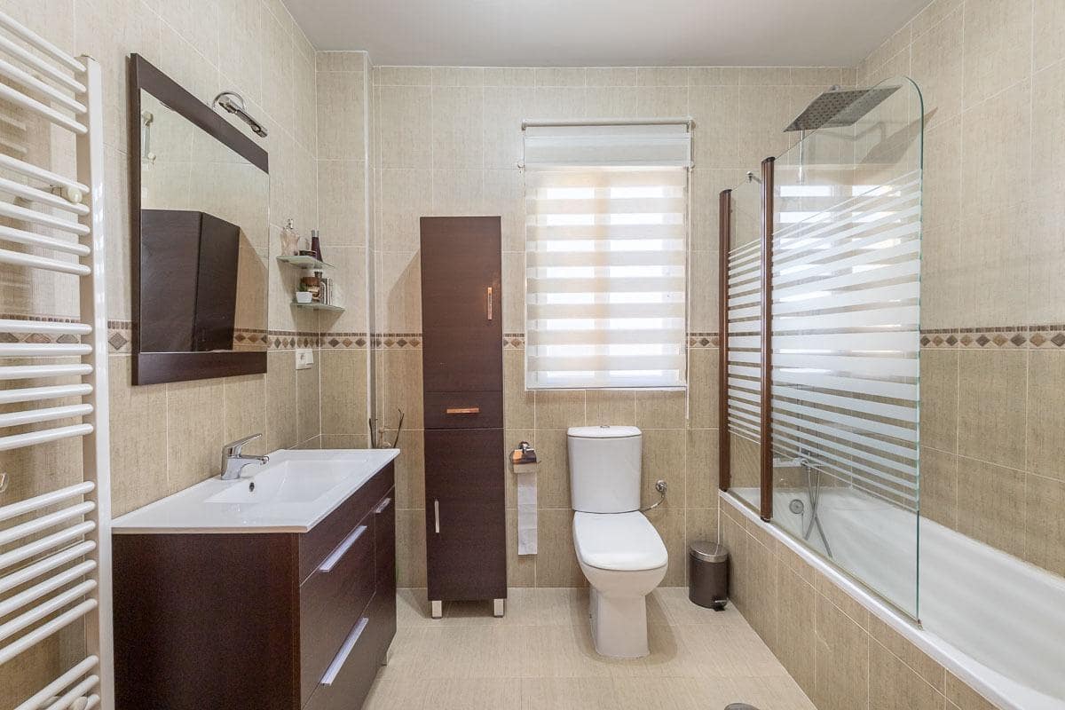 3 makuuhuone Rivitalo myytävänä paikassa Ventas de Huelma mukana uima-altaan 
autotalli - 169 000 € (Ref: 9415889)