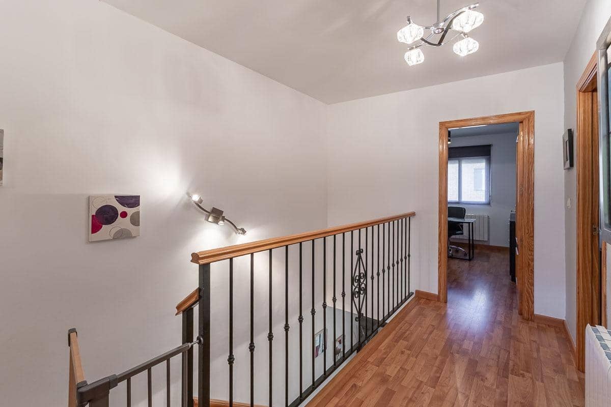 3 makuuhuone Rivitalo myytävänä paikassa Ventas de Huelma mukana uima-altaan 
autotalli - 169 000 € (Ref: 9415889)