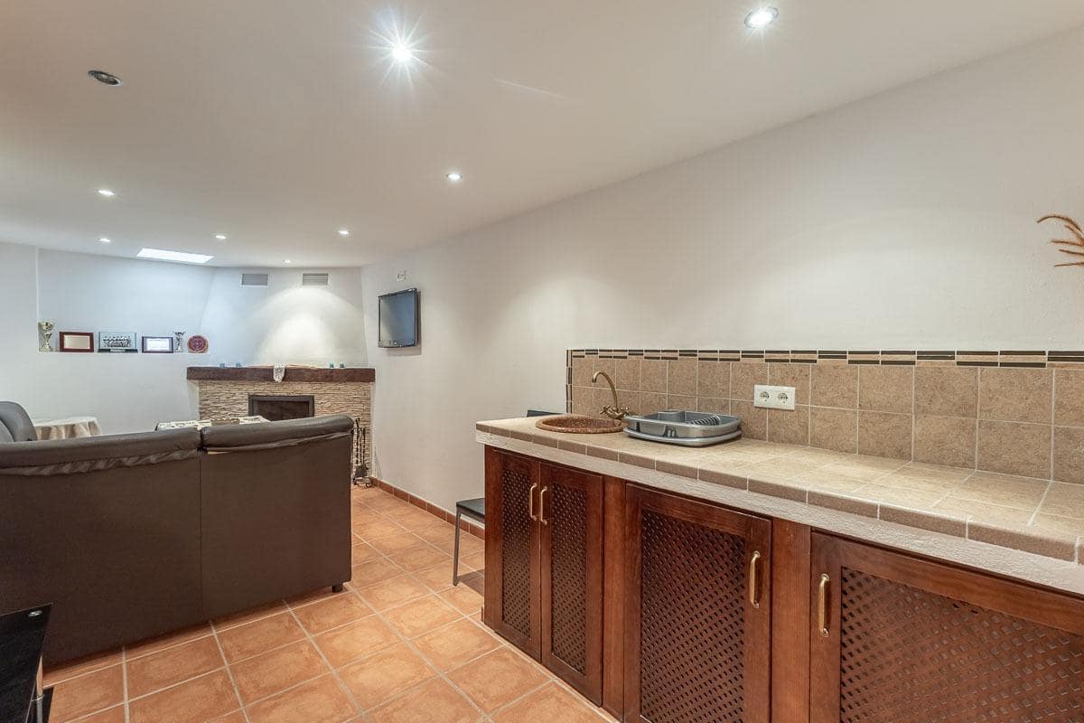 3 makuuhuone Rivitalo myytävänä paikassa Ventas de Huelma mukana uima-altaan 
autotalli - 169 000 € (Ref: 9415889)