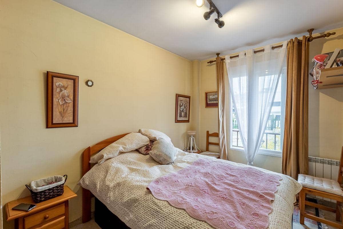 4 soverom Hus til salgs i Huetor Vega med garasje - € 439 000 (Ref: 9415890)