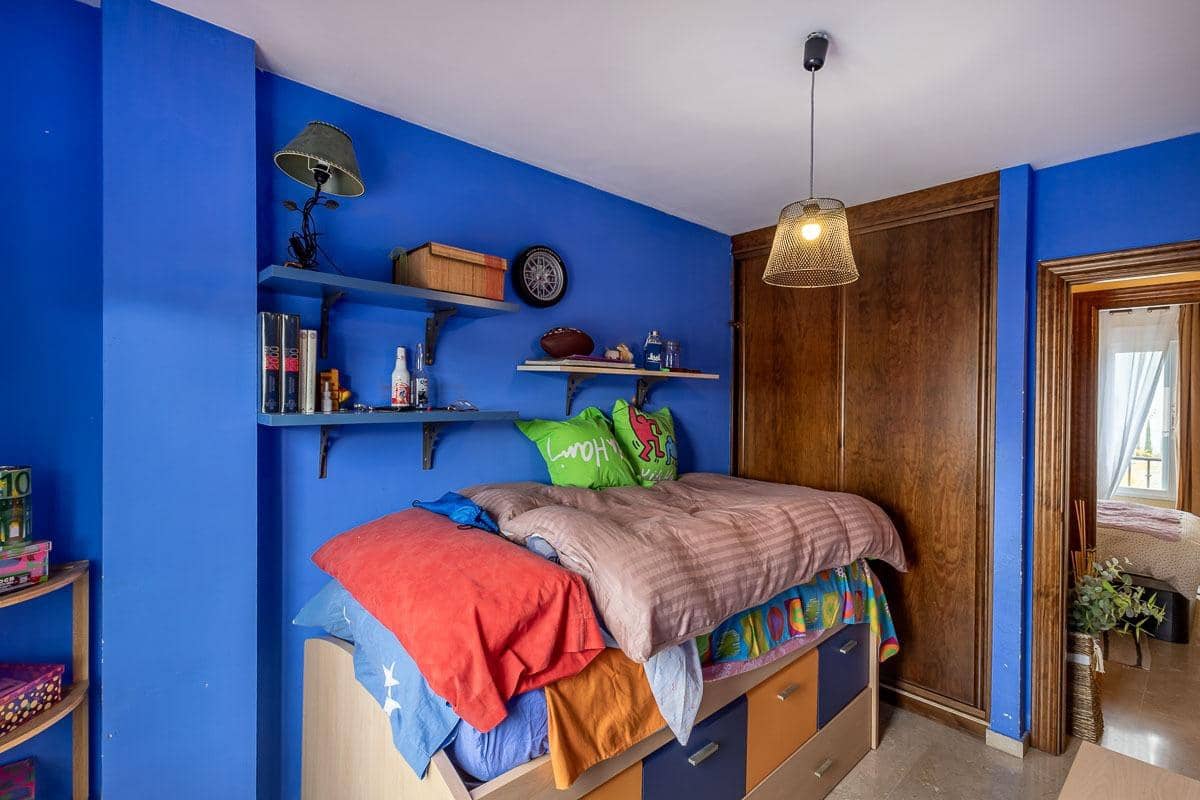 4 soverom Hus til salgs i Huetor Vega med garasje - € 439 000 (Ref: 9415890)