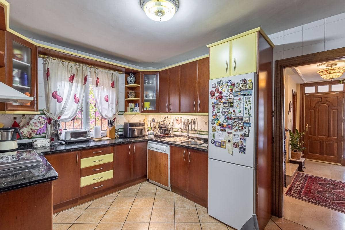 4 soverom Hus til salgs i Huetor Vega med garasje - € 439 000 (Ref: 9415890)