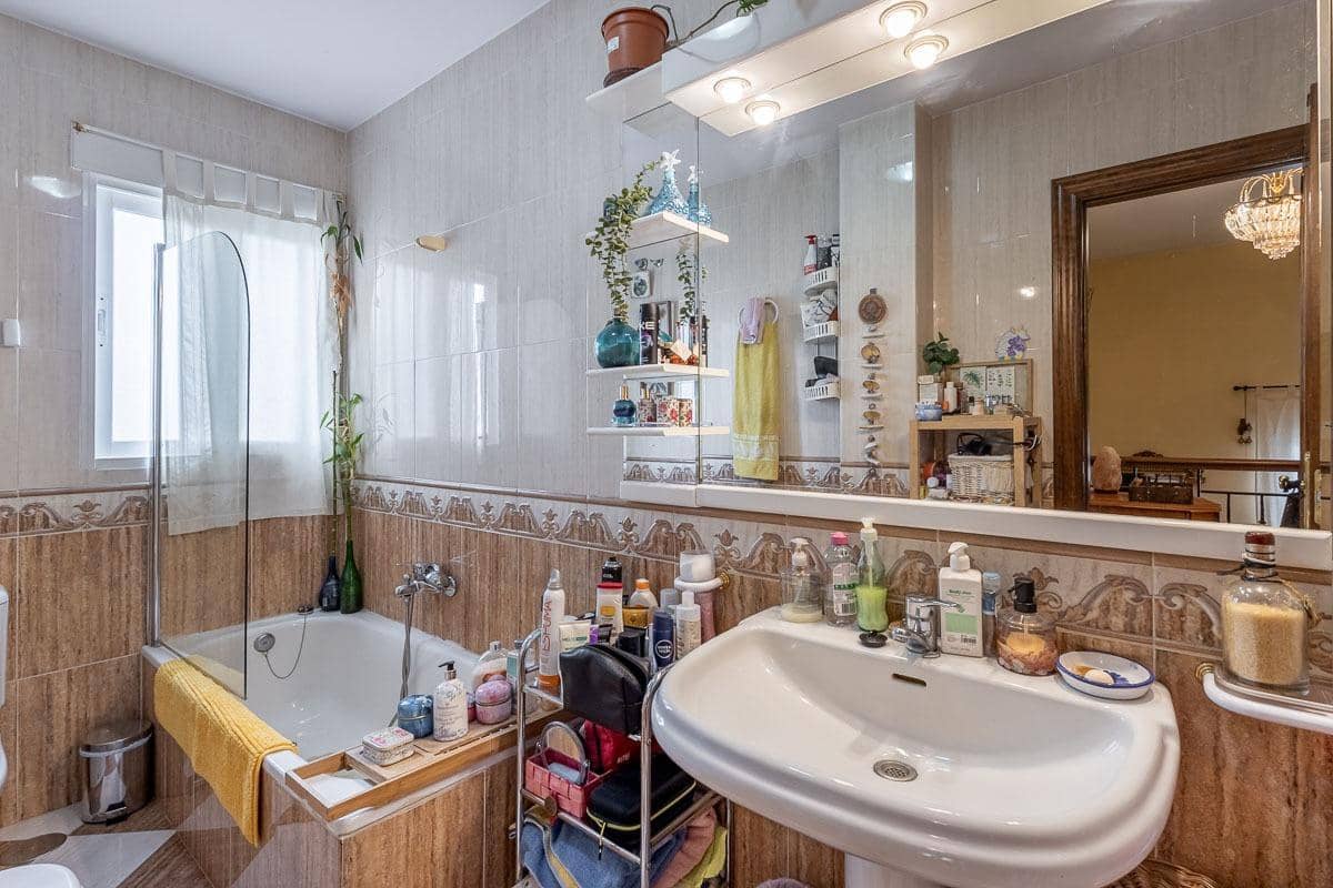 4 soverom Hus til salgs i Huetor Vega med garasje - € 439 000 (Ref: 9415890)