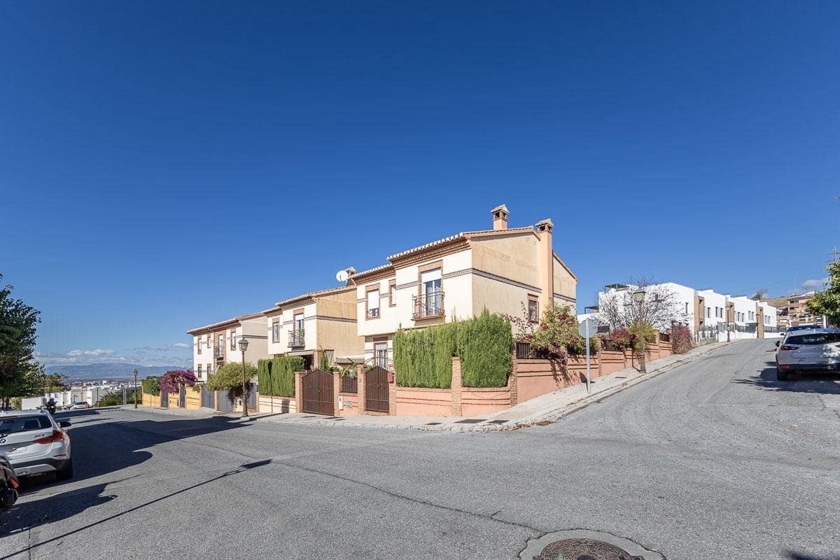 4 soverom Hus til salgs i Huetor Vega med garasje - € 439 000 (Ref: 9415890)