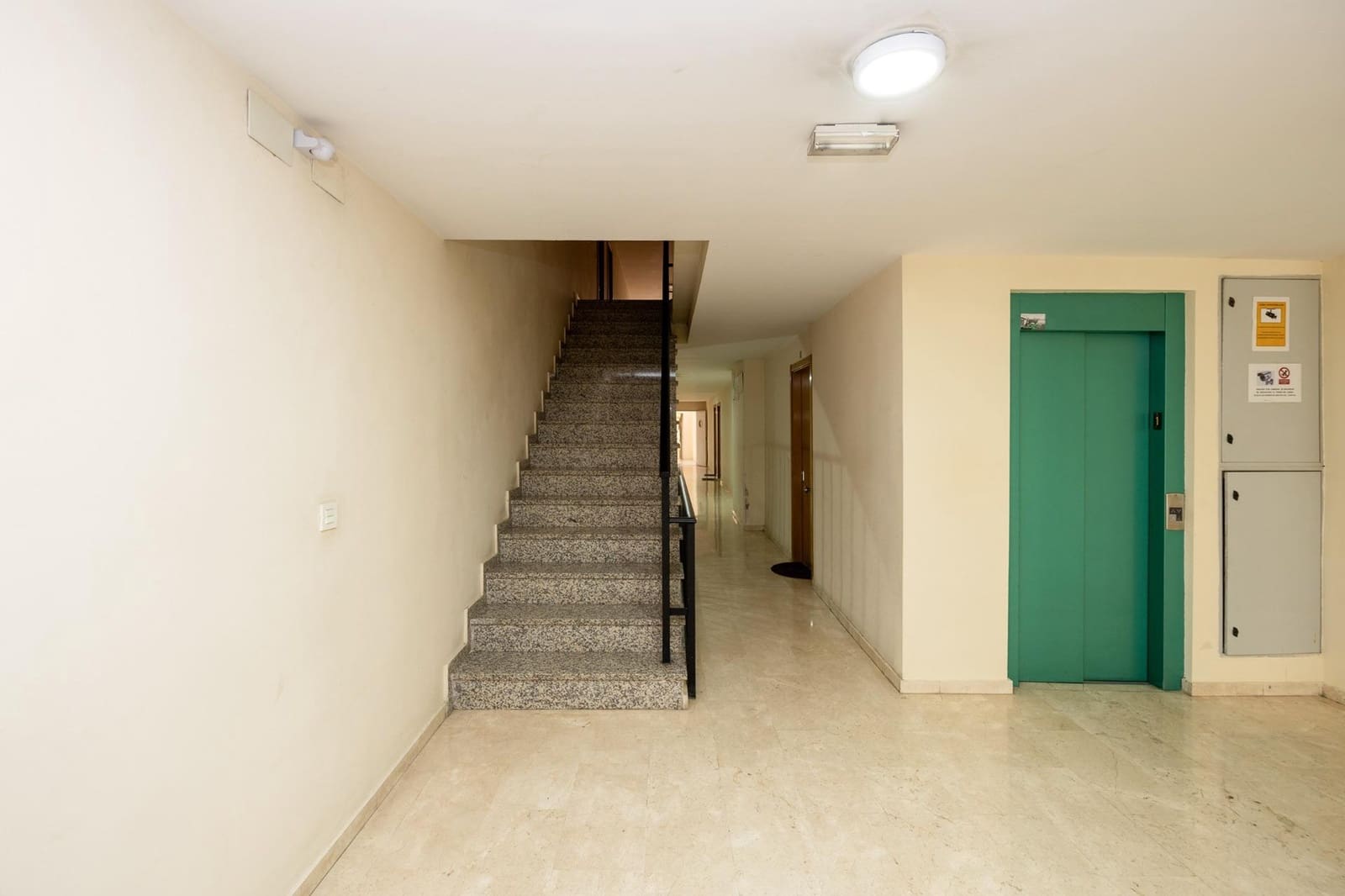 2 bedroom Flat for sale in Las Gabias with garage - € 140,000 (Ref: 9419674)