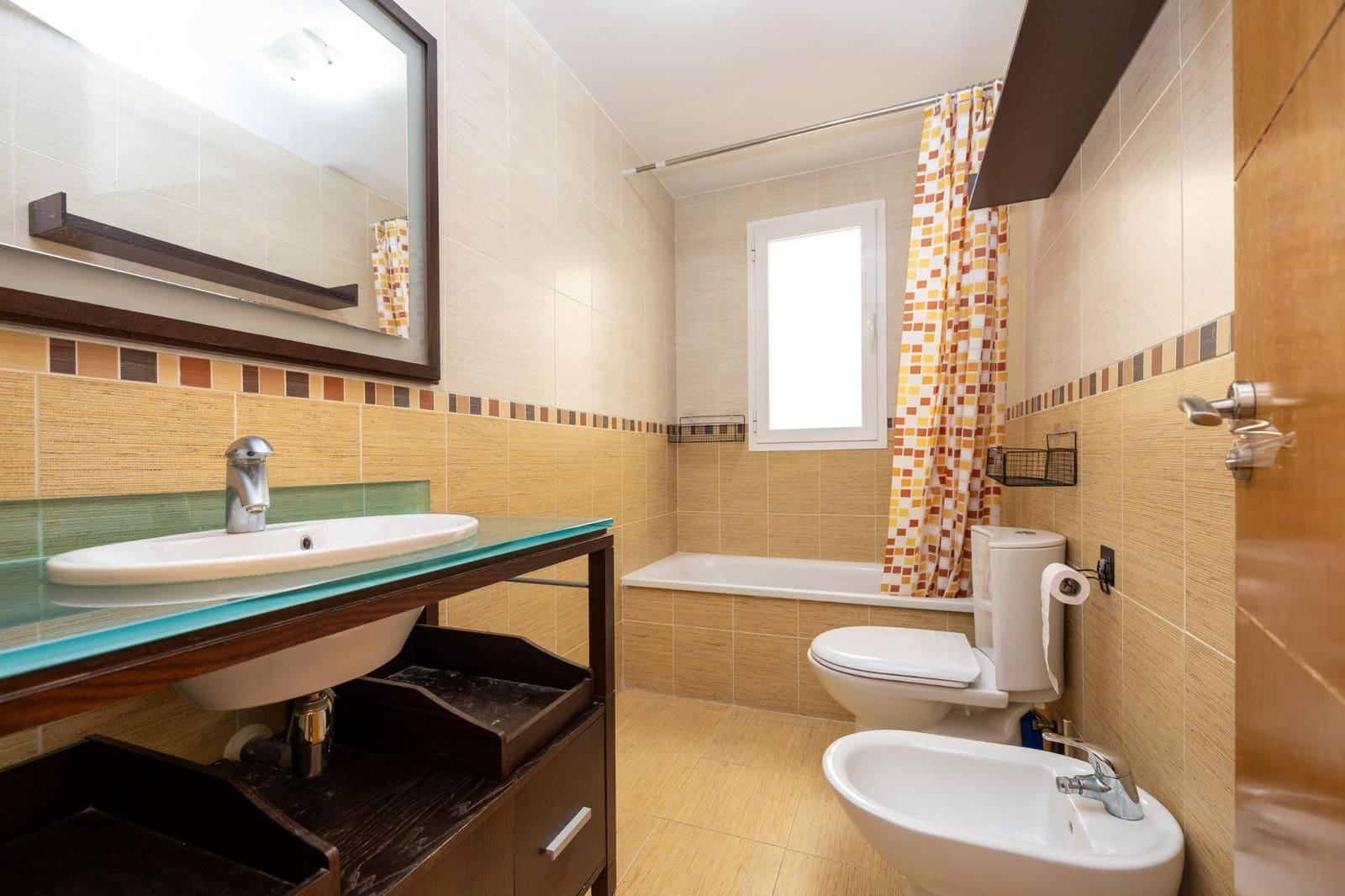 2 bedroom Flat for sale in Las Gabias with garage - € 140,000 (Ref: 9419674)