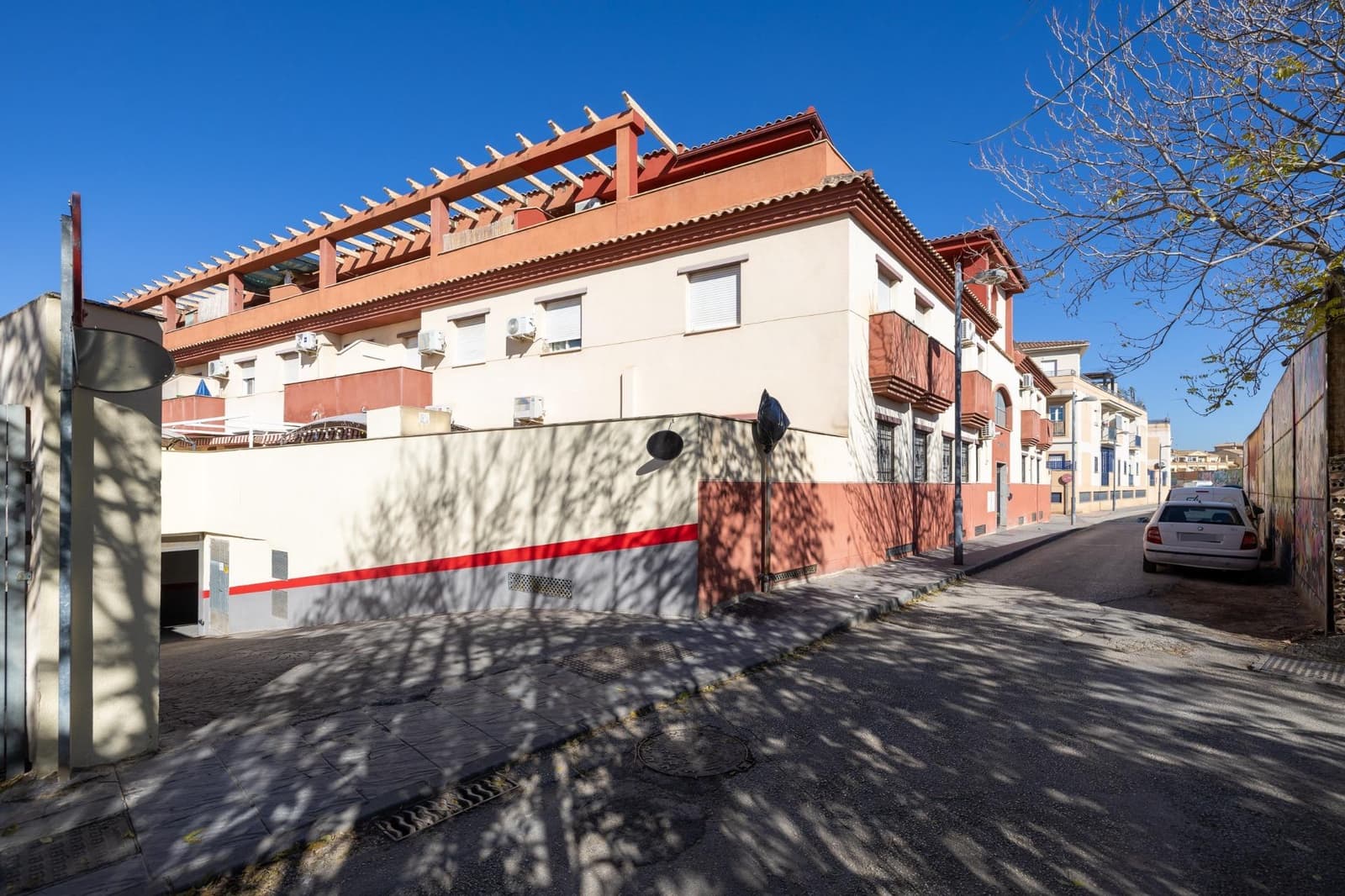 2 bedroom Flat for sale in Las Gabias with garage - € 140,000 (Ref: 9419674)