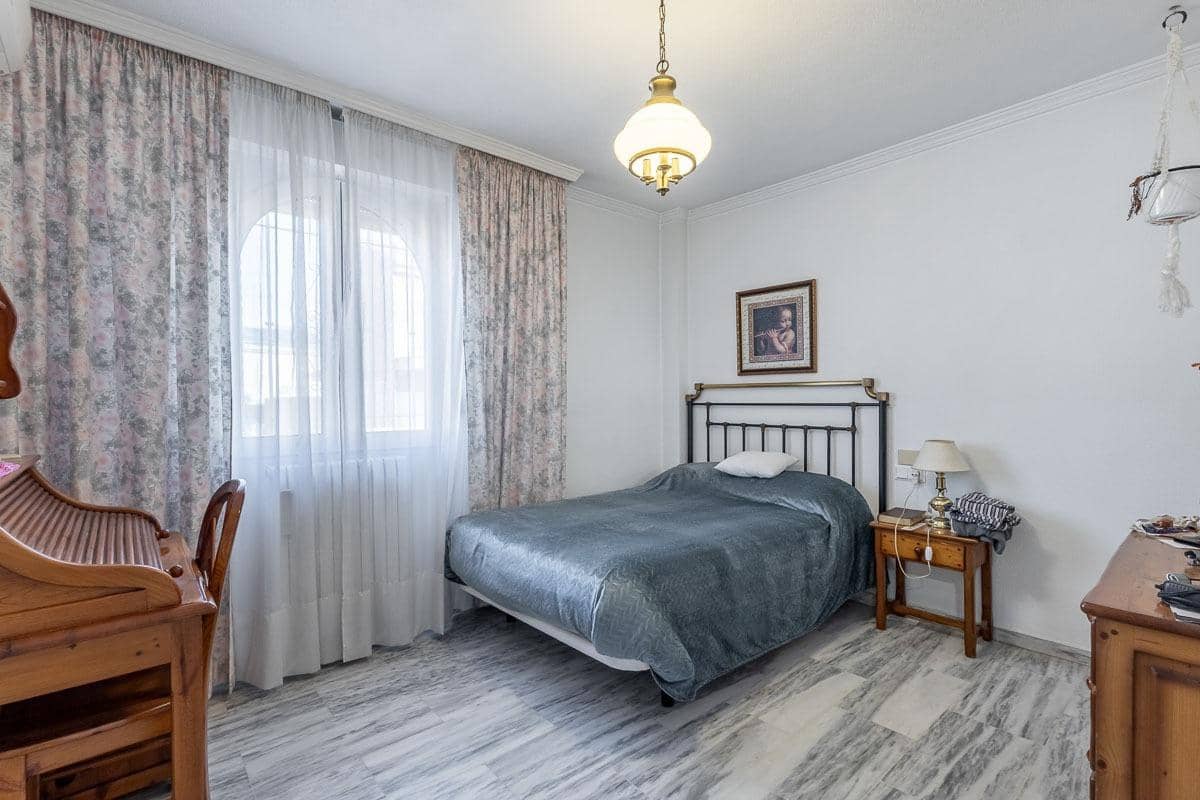 4 soveværelse Villa til salg i Jun med swimmingpool - € 240.000 (Ref: 9446296)