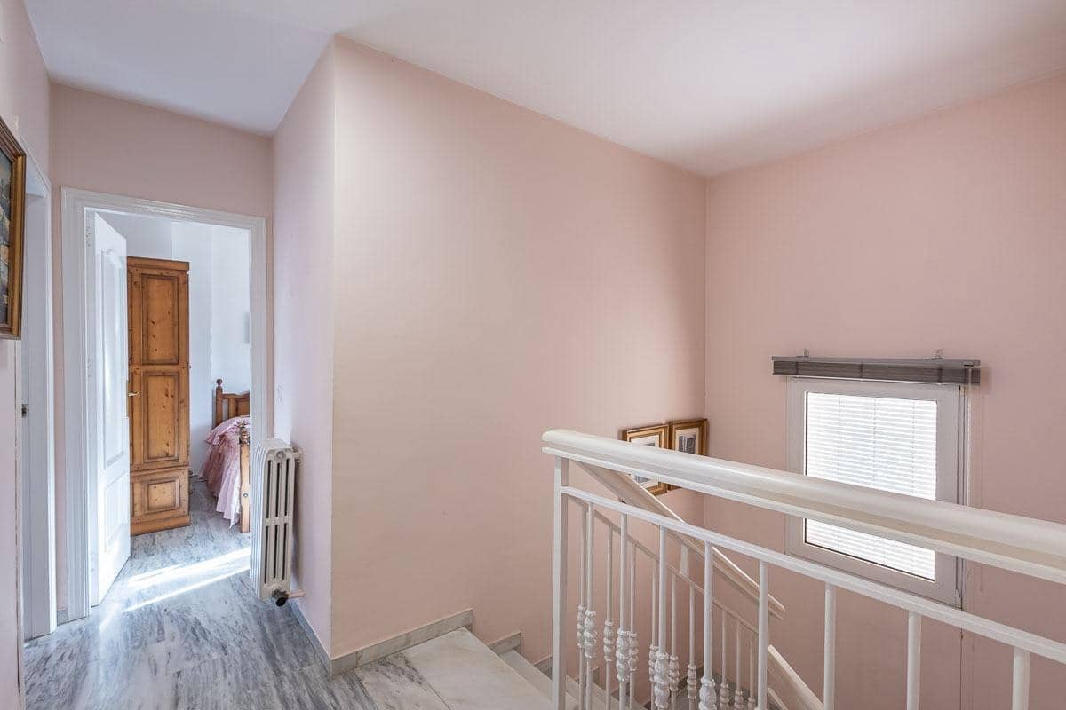 4 soveværelse Villa til salg i Jun med swimmingpool - € 240.000 (Ref: 9446296)