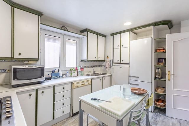 4 Zimmer Villa zu verkaufen in Jun mit Pool - 230.000 € (Ref: 9446296)