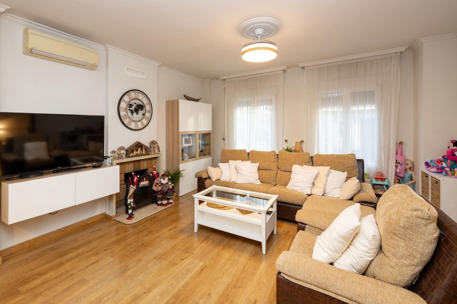 4 bedroom Semi-detached Villa for sale in Ogijares with garage - € 348,000 (Ref: 9449135)