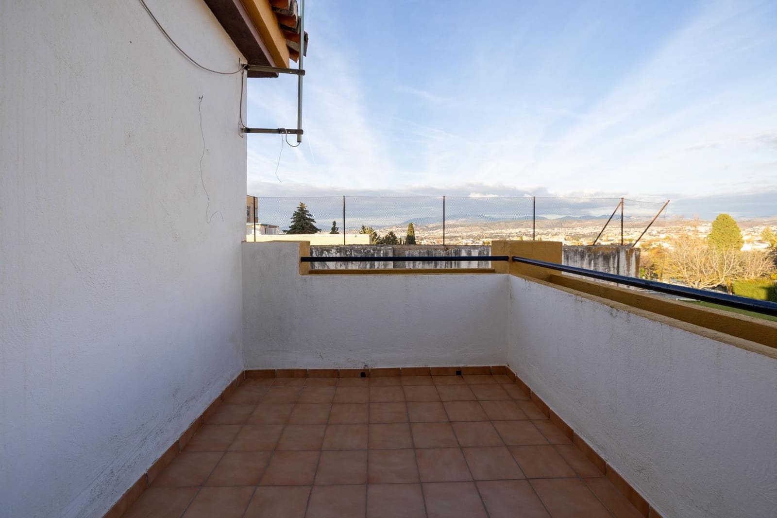 4 bedroom Semi-detached Villa for sale in Ogijares with garage - € 348,000 (Ref: 9449135)