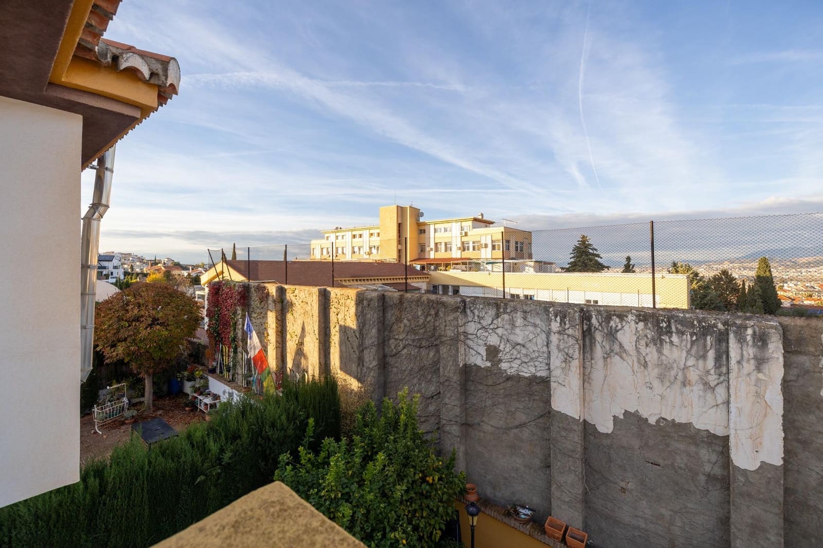 4 bedroom Semi-detached Villa for sale in Ogijares with garage - € 348,000 (Ref: 9449135)