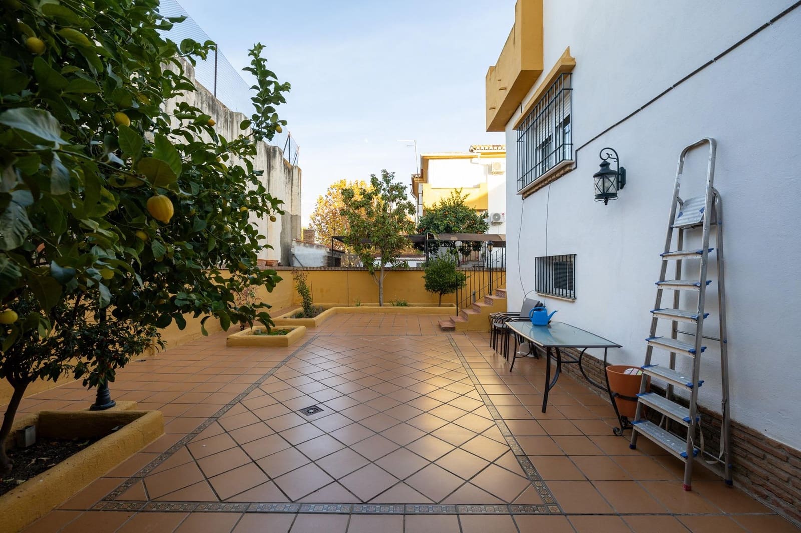 4 bedroom Semi-detached Villa for sale in Ogijares with garage - € 348,000 (Ref: 9449135)